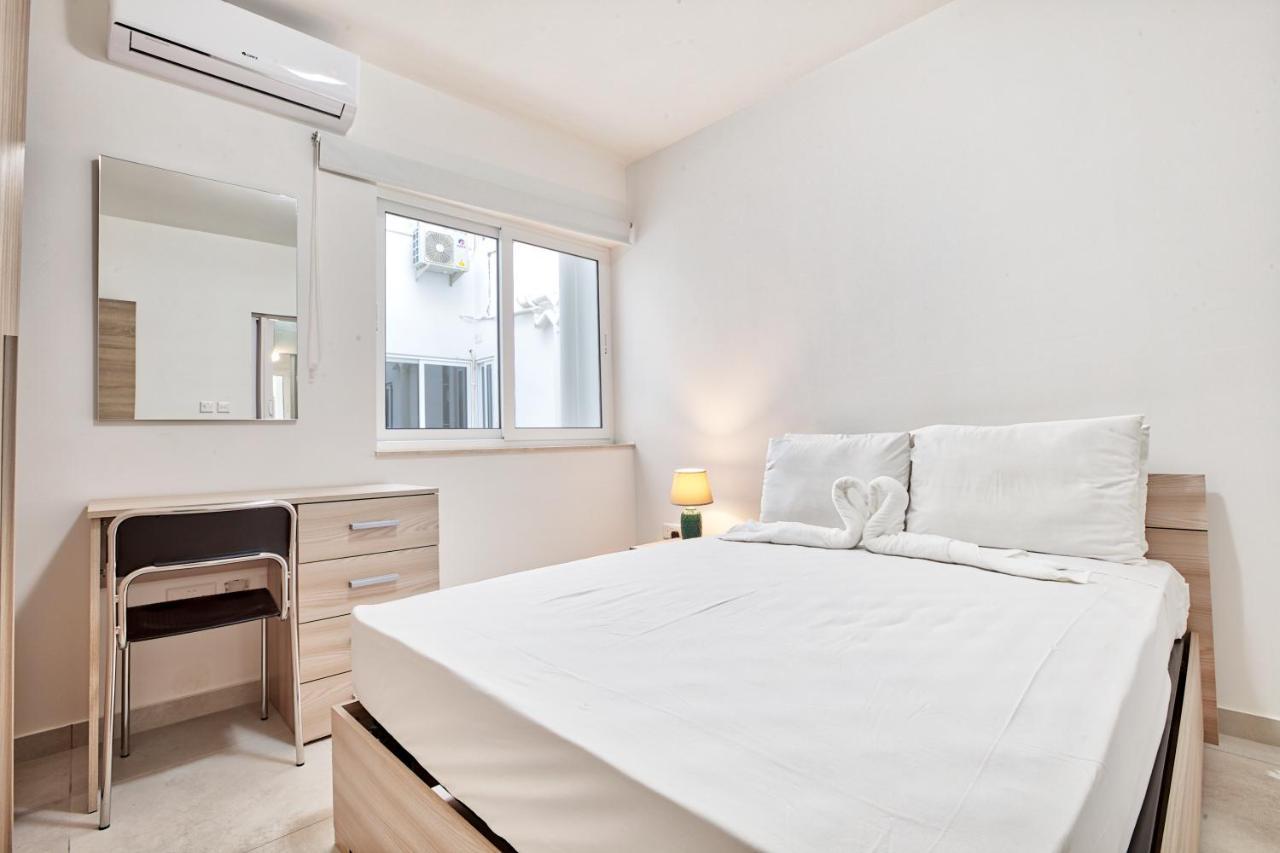 Mercury Apartment *