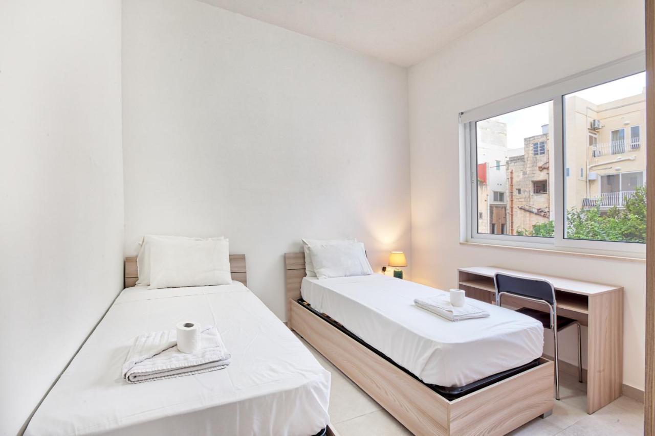 Mercury Apartment *